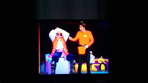The Latin American Wiggles Cinco Patitos Captain Feathersword Crying