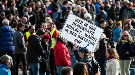 Corona Demonstration: Stadt Stuttgart verteidigt ihre Linie zur