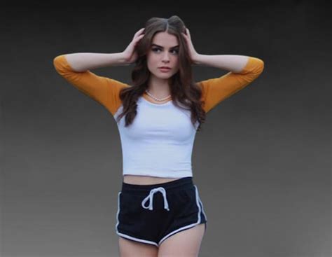 She moved from new york to her mother's hometown of riverdale after her father's arrest and. Specific Guide For Veronica Lodge Costume | SheCos Blog