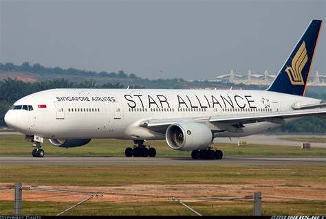Boeing 777 212er Star Alliance Singapore Airlines Aviation Photo