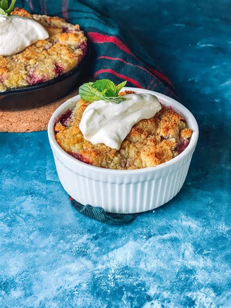 What's the difference between a cobbler and a crisp? Mixed Berry Cobbler - MINCE REPUBLIC