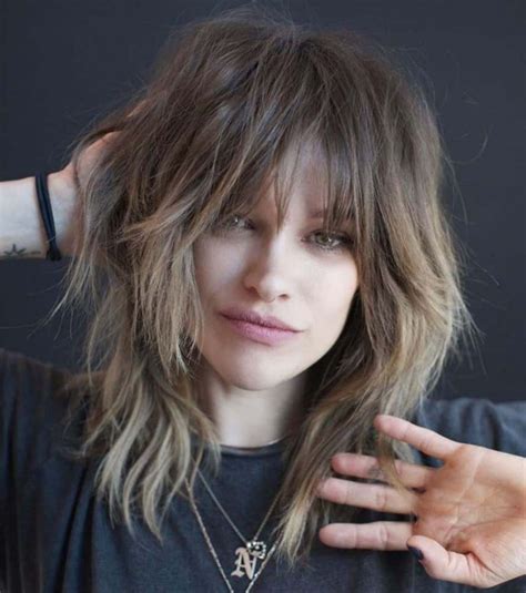 Mid Length Shaggy Hairstyle With Bangs Hair Styles Medium Shag Haircut Medium Hair Styles