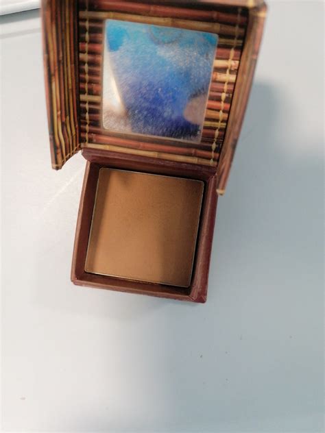 Help minimize the appearance of pores and fight shine with a. Benefit Cosmetics Hoola Matte Bronzer reviews in Bronzer ...