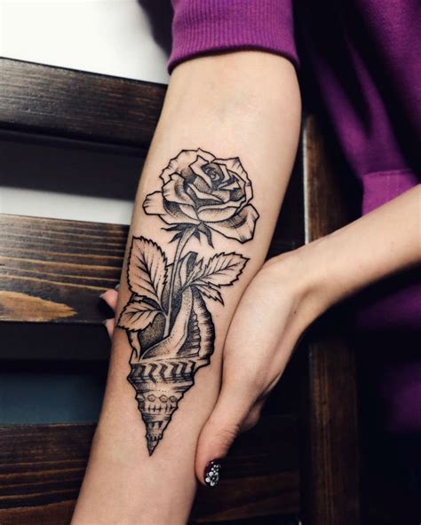 This is one of the best nature inspired tattoos that you can get on your wrist, neck or back. Simple and elegant tattoo artist from Moscow - Fashion 2D