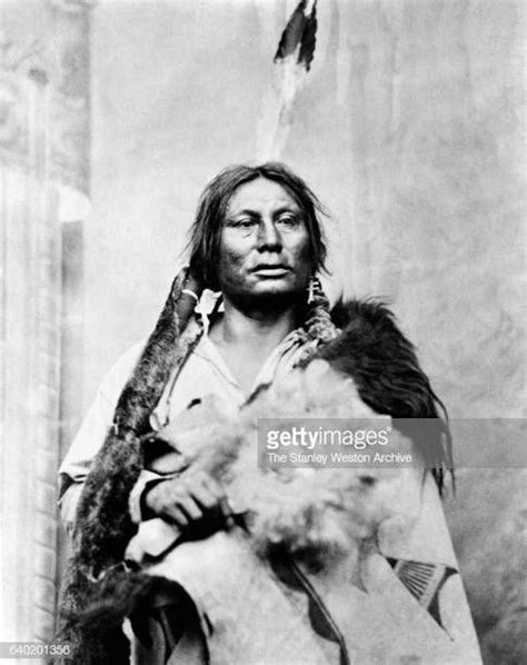The Battle Leader Of The Hunkpapa Lakota Tribe Gall Phizí Poses For A Portrait Circa 1800 Sioux