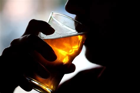 Does Drinking Alcohol Affect Your Dementia Risk We Asked A Researcher For Insights