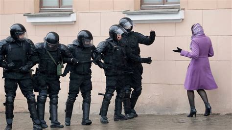 Belarus Police Arrest Hundreds Of Protesters The Irish Times