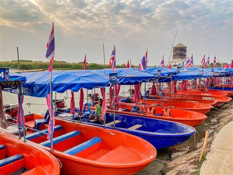 Red Lotus Lake Ein Ausflug An Thailands Schönsten See