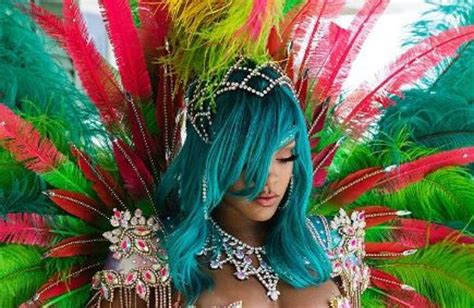 Rihanna Impacta Con Su Vestuario En Carnaval De Barbados Videofoto