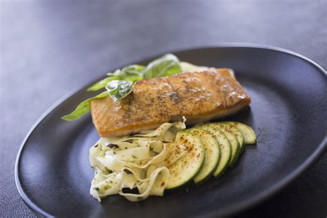 Here is the base recipe for salmon meuniere. Salmon Meuniere Botw Salmon Manure Recipe / Salmon ...