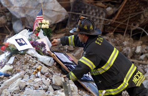 911 Attacks In Photos 2015 15 Iconic Images From September 11 2001