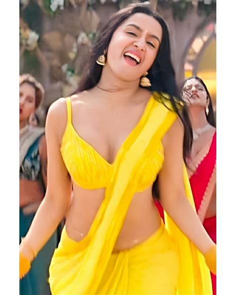 Shraddha Kapoor Spicy Cleavage And Navel Exposed In Bikini Blouse And Saree Desi Girlz