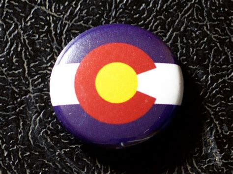 1 Or 78 Colorado Flag Pinback Button Pin Etsy Buttons Pinback Tie