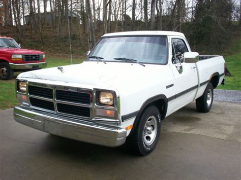 1993 Dodge Ram D150 318 Magnum 5 Speed Manual Shortbed