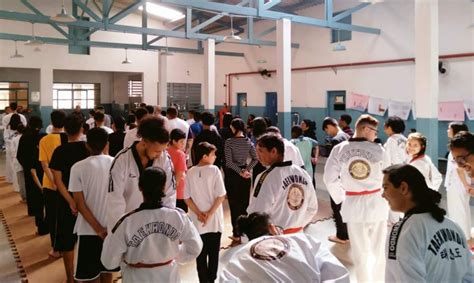 Areias Alunos De Taekwondo São Graduados Em Exame De Faixas