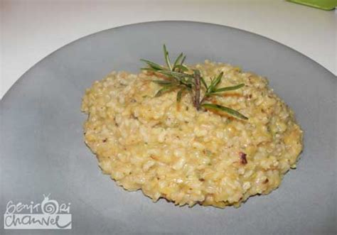 Risotto mantecato agli asparagi ricette per vivere bene: Risotto di porri profumato al limone in pentola a pressione