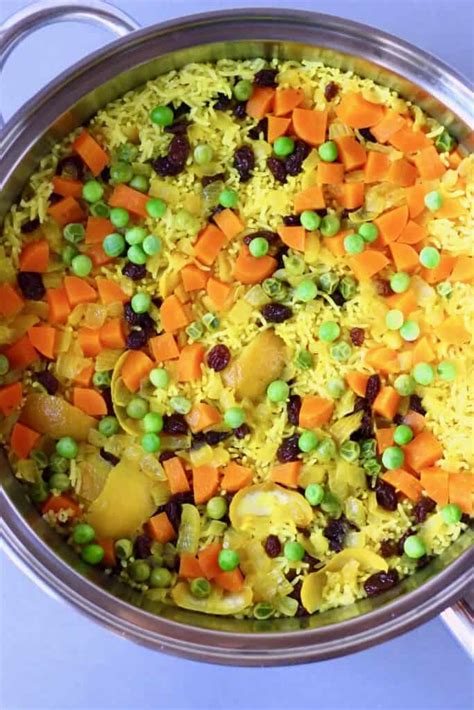 Yellow rice, made yellow with turmeric or saffron, is very popular in many countries. Yellow Turmeric Rice (Vegan + GF) | Rhian's Recipes