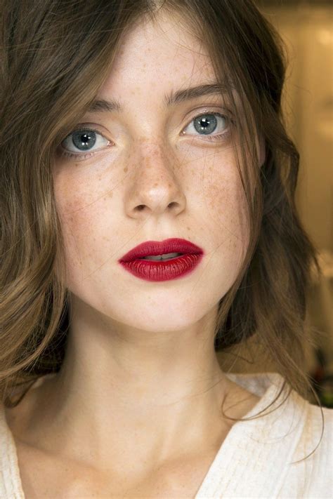 16 Photos That Prove Women With Freckles Are Beautiful In 2020 Beauty Rules Hair Beauty