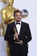 Leonardo DiCaprio Wins His First Oscar for Best Actor - Oscars 2016 ...
