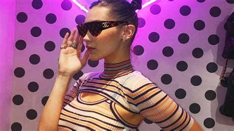 Bella Hadid Flashes Her Boobs In Tokyo Youtube