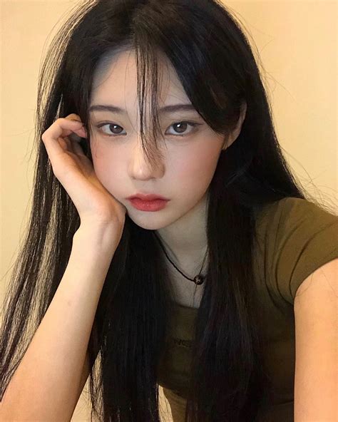 Yoonjin On Instagram “비와서 더 졸리다” Ulzzang Girl Korean Girl Photo Pretty Korean Girls