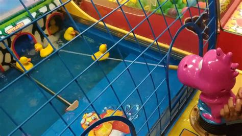 Kids Arcade Games Splash The Ducks 🦆 Game Plastic Ball Game At Chuck