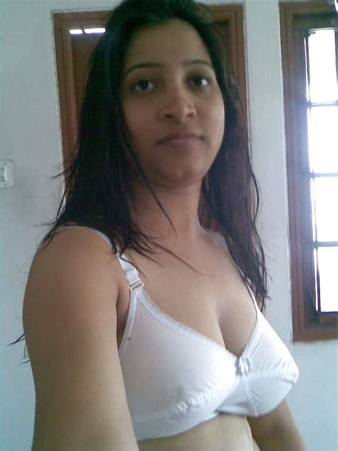 Porn Image Indian Women Showing Her Natural Boobs After Shower