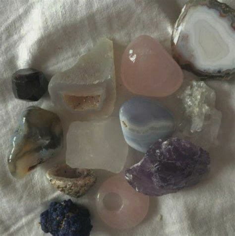 Pin By Camila Aguirre On R O O M In 2021 Crystals And Gemstones