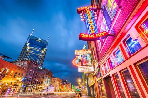 10 Best Things On Broadway Street In Nashville For Summer