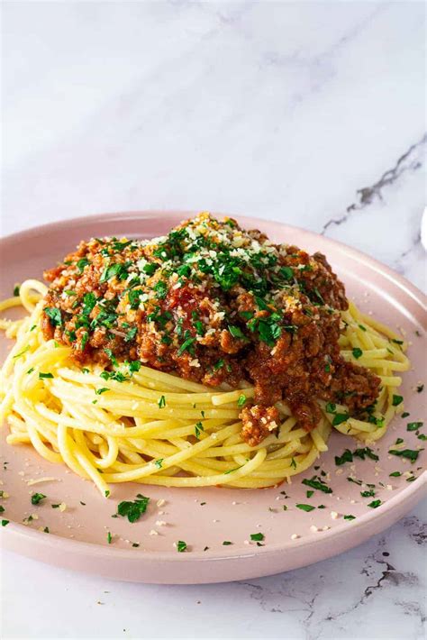 Easy Spaghetti Bolognese Recipe Food Voyageur