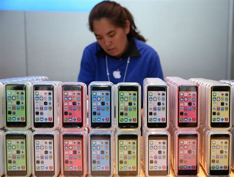 Apple May Release New Iphone Colors This Year Including Red Blue And