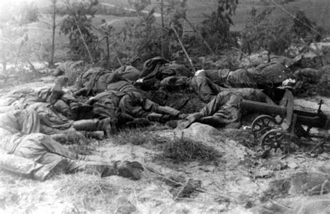 Погибшие советские бойцы — военное фото