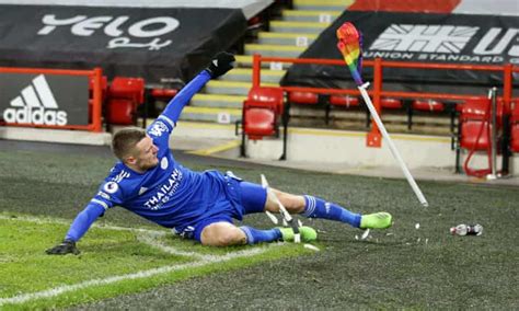 Leicester S Jamie Vardy Scores Late Winner To Sting Sheffield United Premier League The Guardian