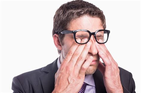 Top Reasons Rubbing Eyes Risks Keratoconus