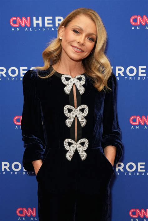 Kelly Ripa Sparkles For Cnn Heroes 2022 In Crystal Bow Jumpsuit Wwd