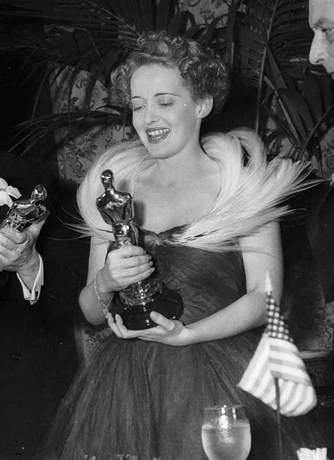 1939 Bette Davis These Old Hollywood Oscar Dresses Will Make You Yearn For The Past It S