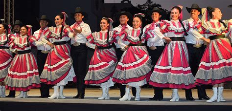 El Ballet Folklórico De La Ug Celebra La Identidad Cultural En Irapuato