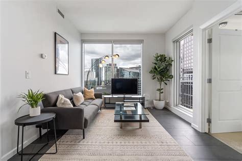 Central 2 Br 2 Ba Condo W Calgary Tower Views Apartments For Rent