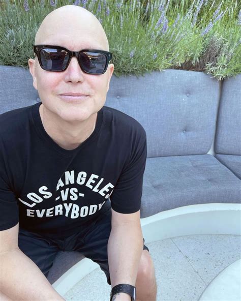 Mark Hoppus Debuts Bald Look After Revealing Cancer Diagnosis