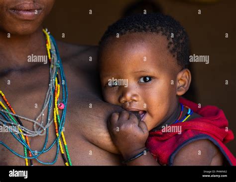 Breastfeeding African Hi Res Stock Photography And Images Alamy