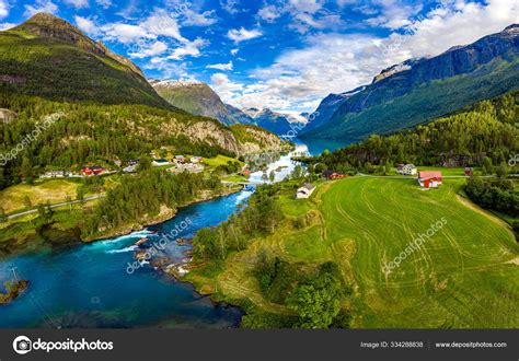 Lovatnet lago hermosa naturaleza Noruega. — Fotos de Stock © cookelma ...