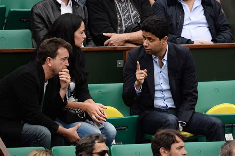 Vidéo Arnaud Lagardère son épouse Jade Foret et Nasser Al Khelaifi à Roland Garros lors du