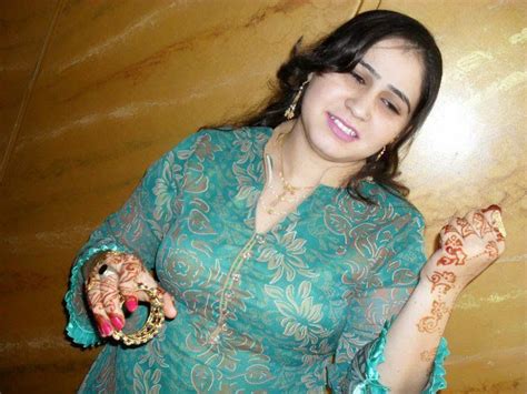 Beautiful Pakistani Newly Married Housewife New Photos