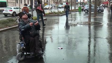 Handicap La Ville Toujours Peu Accessible Pour Les Personnes En
