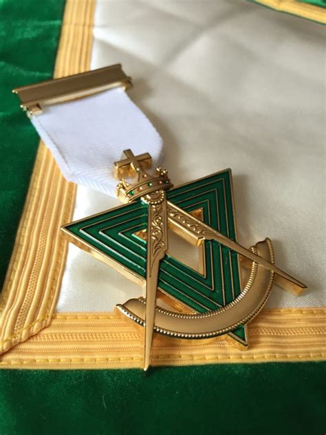 The Masters Craft Amd Past Sovereign Master Breast Jewel