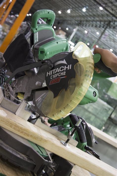 Hitachi C10fch2 15 Amp 10 Inch Single Bevel Compound Miter Saw With