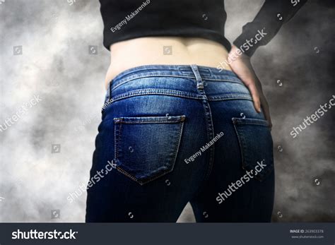 Intuition Berschrift Sch Kel Woman Wearing Tight Jeans Bedeutung