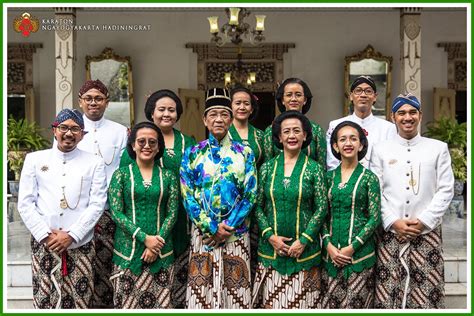 Why Do Indonesian People Rarely Wear Traditional Costume Every Day