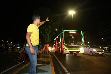 ‘natal Das Águas Leva à População De Manaus ônibus E Caminhões Iluminados A Led Am News
