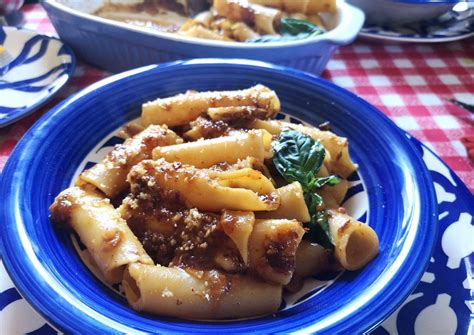 La ricetta degli gnocchi con cozze è fagioli alla napoletana è gustosa. Ragù alla napoletana del 1837. La ricetta da rifare a casa ...